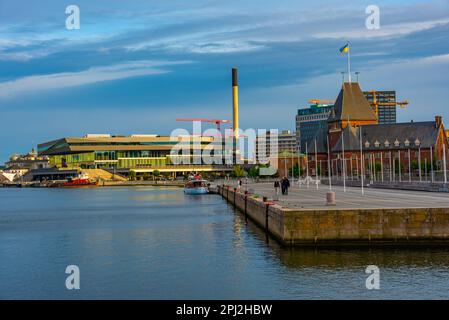 Aarhus, Danimarca, 14 giugno 2022: Edificio Dokk1 e casa Toldboden ad Aarhus, Danimarca. Foto Stock