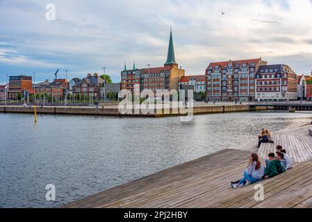 Aarhus, Danimarca, 14 giugno 2022: Lungomare nel porto di Aarhus, Danimarca. Foto Stock