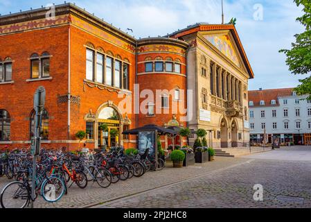 Aarhus, Danimarca, 14 giugno 2022: Vista al tramonto del teatro di Aarhus in Danimarca. Foto Stock