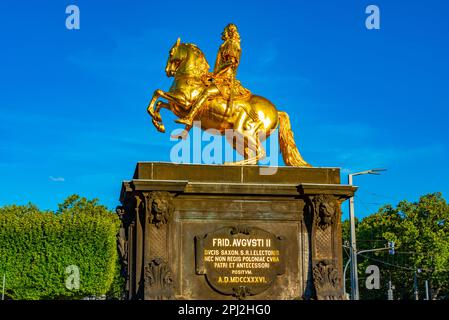 Dresda, Germania, 6 agosto 2022: Statua di Goldene Reiter nella città tedesca di Dresda. Foto Stock