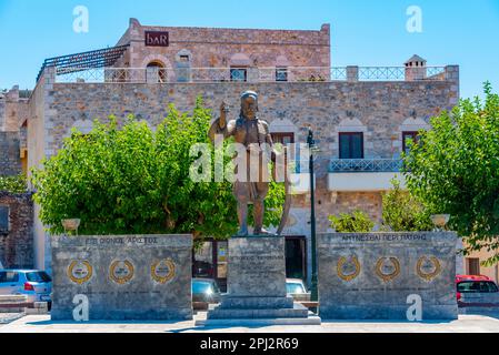 Aeropoli, Grecia, 6 settembre 2022: Statua di Petros Mavromichalis conosciuta anche come Petrobey - il leader del popolo Maniot durante la prima metà del Foto Stock