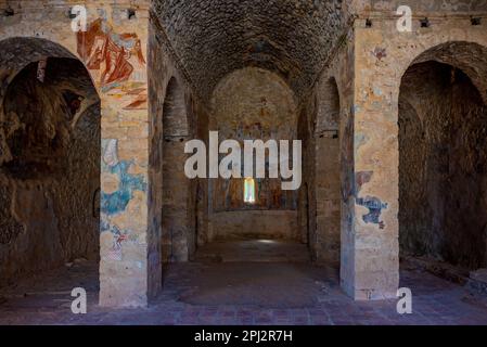 Mystras, Grecia, 7 settembre 2022: Decorato chiesa Santa San Nikolaos di Mystras sito archeologico in Grecia. Foto Stock