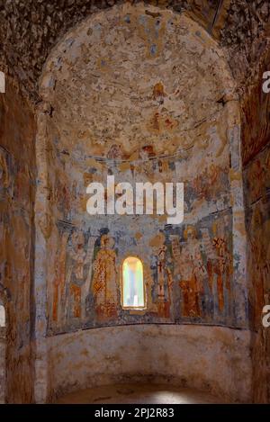 Mystras, Grecia, 7 settembre 2022: Decorato chiesa Santa San Nikolaos di Mystras sito archeologico in Grecia. Foto Stock