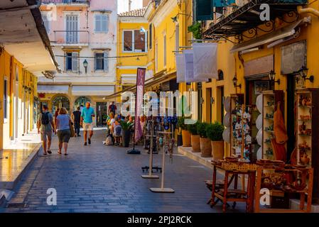 Kerkyra, Grecia, 11 settembre 2022: Edifici storici nel centro di Kerkyra, Corfù, Grecia. Foto Stock