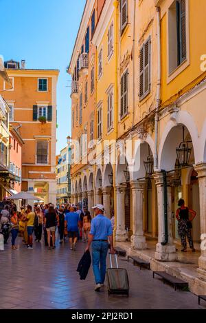 Kerkyra, Grecia, 11 settembre 2022: Edifici storici nel centro di Kerkyra, Corfù, Grecia. Foto Stock
