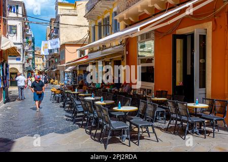 Kerkyra, Grecia, 11 settembre 2022: Edifici storici nel centro di Kerkyra, Corfù, Grecia. Foto Stock