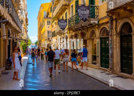 Kerkyra, Grecia, 11 settembre 2022: Edifici storici nel centro di Kerkyra, Corfù, Grecia. Foto Stock