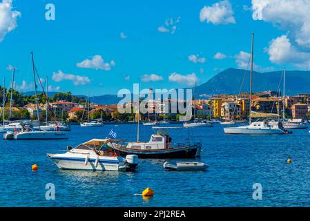 Kerkyra, Grecia, 11 settembre 2022: Paesaggio urbano della città greca Kerkyra. Foto Stock