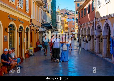 Kerkyra, Grecia, 11 settembre 2022: Edifici storici nel centro di Kerkyra, Corfù, Grecia. Foto Stock