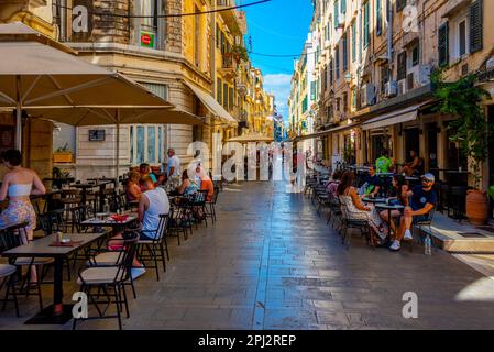 Kerkyra, Grecia, 11 settembre 2022: Edifici storici nel centro di Kerkyra, Corfù, Grecia. Foto Stock