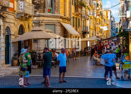 Kerkyra, Grecia, 11 settembre 2022: Edifici storici nel centro di Kerkyra, Corfù, Grecia. Foto Stock