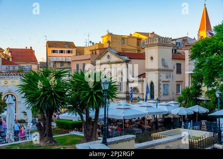 Kerkyra, Grecia, 11 settembre 2022: Piazza Dimarchiou nel centro di Kerkyra, Corfù, Grecia. Foto Stock