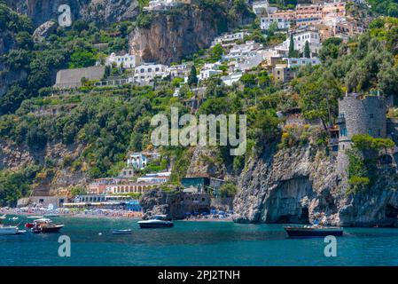 Positano, Italia, 21 maggio 2022: Vista panoramica della città di Positano in Italia. Foto Stock