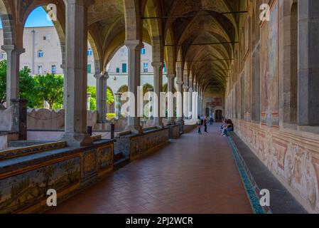 Napoli, 19 maggio 2022: Chiostro di Santa Chiara a Napoli. Foto Stock