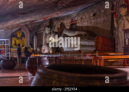 Dambulla, Sri Lanka, 10 febbraio 2022: Interno del complesso del Tempio della Grotta di Dambulla in Sri Lanka. Foto Stock