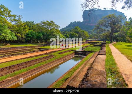 Sigiriya, Sri Lanka, 5 febbraio 2022: Giardini della fortezza rocciosa di Sigiriya in Sri Lanka. Foto Stock