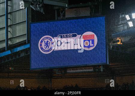 Tabellone di punteggio raffigurato durante una partita di calcio femminile tra Chelsea FC e Olympique Lyonnais nella finale di quarto della Champions League femminile di calcio della stagione 2022 - 2023 , giovedì 30 marzo 2023 a Londra , Inghilterra . FOTO SPORTPIX | Stijn Audooren Foto Stock