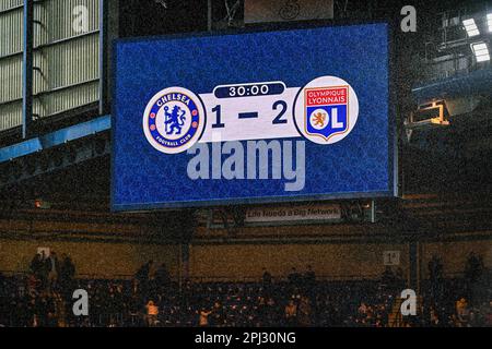 Tabellone di punteggio raffigurato durante una partita di calcio femminile tra Chelsea FC e Olympique Lyonnais nella finale di quarto della Champions League femminile di calcio della stagione 2022 - 2023 , giovedì 30 marzo 2023 a Londra , Inghilterra . FOTO SPORTPIX | Stijn Audooren Foto Stock