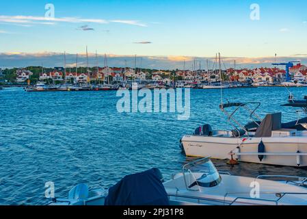 Marstrand, Svezia, 10 luglio 2022: Vista del porto turistico nella città svedese Marstrand. Foto Stock