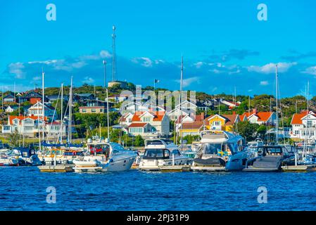 Marstrand, Svezia, 10 luglio 2022: Vista del porto turistico nella città svedese Marstrand. Foto Stock