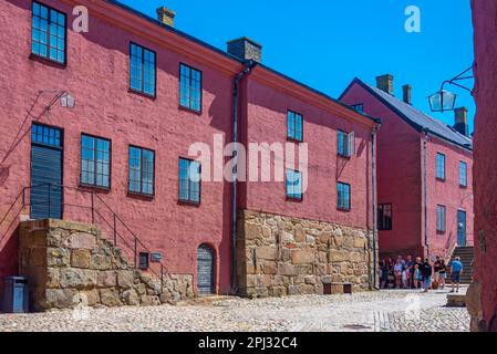 Varberg, Svezia, 12 luglio 2022: Cortile nella fortezza nella città svedese Varberg. Foto Stock