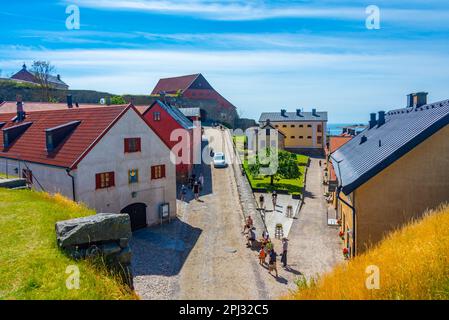 Varberg, Svezia, 12 luglio 2022: Case colorate nella fortezza nella città svedese Varberg. Foto Stock