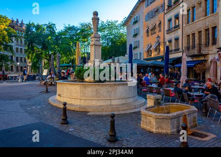 Ginevra, Svizzera, 19 settembre 2022: Strada storica nel centro storico di Ginevra, Svizzera. Foto Stock