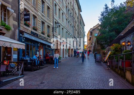 Ginevra, Svizzera, 19 settembre 2022: Strada storica nel centro storico di Ginevra, Svizzera. Foto Stock