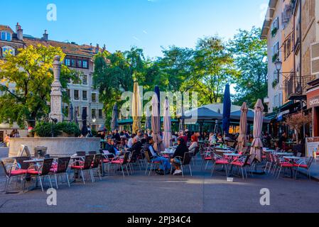 Ginevra, Svizzera, 19 settembre 2022: Strada storica nel centro storico di Ginevra, Svizzera. Foto Stock