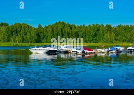 Hämeenlinna, Finlandia, 21 luglio 2022: Vista del porto turistico di Hämeenlinna in Finlandia Foto Stock