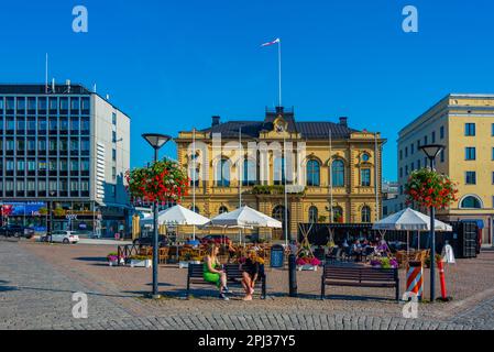 Hämeenlinna, Finlandia, 21 luglio 2022: Piazza Kauppatori nella città finlandese di Hämeenlinna Foto Stock