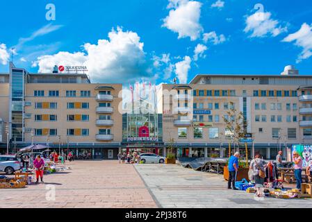 Seinäjoki, Finlandia, 24 luglio 2022: Vista di una strada commerciale a Seinäjoki, Finlandia. Foto Stock