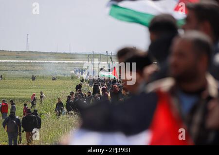 Gaza, Palestina. 30th Mar, 2023. I Palestinesi si riuniscono per un evento tenutosi il 47th° anniversario della Giornata della Terra a Gaza. (Foto di Ramez Habboub/Pacific Press) Credit: Pacific Press Media Production Corp./Alamy Live News Foto Stock