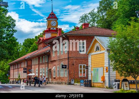 Fiskars, Finlandia, 28 luglio 2022: Strada principale presso la vecchia fabbrica di Fiskars, Finlandia. Foto Stock