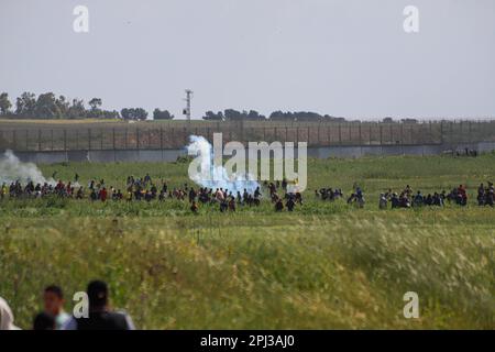 Gaza, Palestina. 30th Mar, 2023. I Palestinesi si riuniscono per un evento tenutosi il 47th° anniversario della Giornata della Terra a Gaza. (Credit Image: © Ramez Habboub/Pacific Press via ZUMA Press Wire) SOLO PER USO EDITORIALE! Non per USO commerciale! Foto Stock