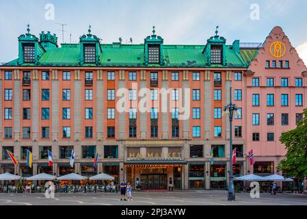 Stoccolma, Svezia, 2 agosto 2022: Giornata estiva in piazza HГ¶Torget a Stoccolma, Svezia. Foto Stock