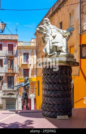 Figueres, Spagna, 28 maggio 2022: Statua di Salvator Dali nel centro di Figueres, Spagna. Foto Stock