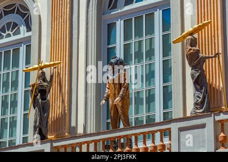 Figueres, Spagna, 28 maggio 2022: Statua di Salvator Dali nel centro di Figueres, Spagna. Foto Stock