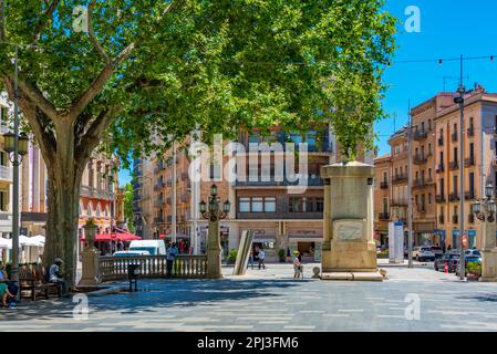 Figueres, Spagna, 28 maggio 2022: Via nel centro della città spagnola Figueres. Foto Stock