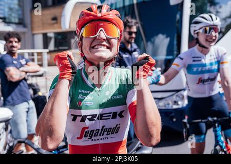 Foto di Zac Williams/SWpix.com- 11/06/2022 - Ciclismo - The Women's Tour 2022 Stage 6 - Chipping Norton to Oxford - Wales - Elisa Longo Borghini vince il Women's Tour 2022. - Gli organizzatori Sweetspot hanno annunciato oggi, 31/03/2023, la cancellazione del 2023 Women's Tour of Britain Foto Stock