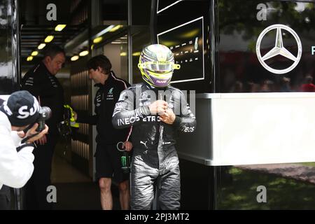 Albert Park, Melbourne, Victoria, Australia. 31st Mar, 2023. FIA Formula One World Championship 2023 - Formula uno Rolex Australian Grand Prix - Lewis Hamilton del Regno Unito corre per il team Mercedes-AMG Petronas F1 ritorna dopo le prove libere uno durante il Campionato Mondiale FIA Formula uno 2023-Image Credit: brett keating/Alamy Live News Foto Stock