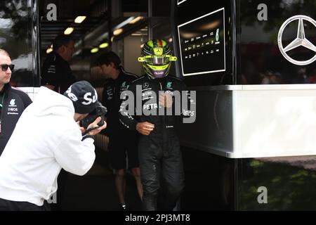 Albert Park, Melbourne, Victoria, Australia. 31st Mar, 2023. FIA Formula One World Championship 2023 - Formula uno Rolex Australian Grand Prix - Lewis Hamilton del Regno Unito corre per il team Mercedes-AMG Petronas F1 ritorna dopo le prove libere uno durante il Campionato Mondiale FIA Formula uno 2023-Image Credit: brett keating/Alamy Live News Foto Stock