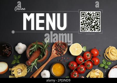 Eseguire la scansione del codice QR per il menu Contactless. Composizione piatta con utensili da cucina e ingredienti freschi su fondo nero Foto Stock