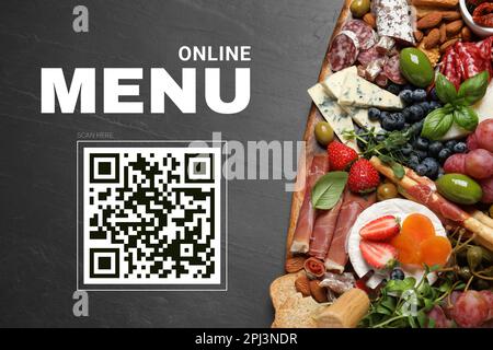 Eseguire la scansione del codice QR per il menu Contactless. Set di deliziosi antipasti diversi sul tavolo nero, vista dall'alto Foto Stock