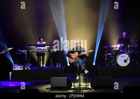 Il cantautore italiano Fabio Concato si esibisce al Teatro Duse durante la sua tournée nei teatri. Bologna, Italia, 30 marzo 2023 - foto : Michele Nucci Foto Stock