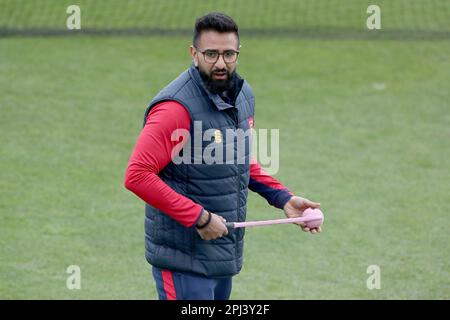 Il riscaldamento durante Kent CCC vs Essex CCC, amichevole Match Cricket presso lo Spitfire Ground il 30th marzo 2023 Foto Stock