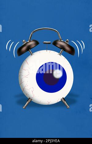 Immagine verticale collage foto banner poster dell'occhio umano invece orologio isolato su sfondo blu dipinto Foto Stock