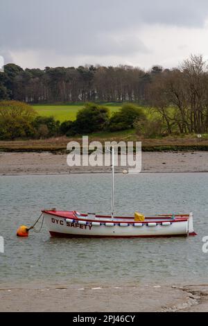 L'imbarcazione di sicurezza Deben Yacht Club è ormeggiata a Woodbridge a Suffolk Foto Stock