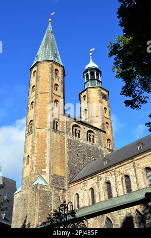 Germania, bassa Sassonia, Goslar: torri gemelle del mercato romanico Chiesa di San COSMOS e St. Damien, completato nel 1150 e successivamente esteso. Foto Stock