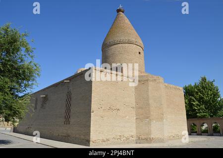 Uzbekistan, Bukhara: Chashma Ayub Mausoleo, costruito durante il regno di Timur nel 14th ° secolo sul sito di una primavera presumibilmente creato dal bi Foto Stock